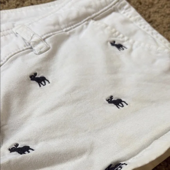 Abercrombie & Fitch White Jean Shorts with Moose Logo - Picture 3 of 4